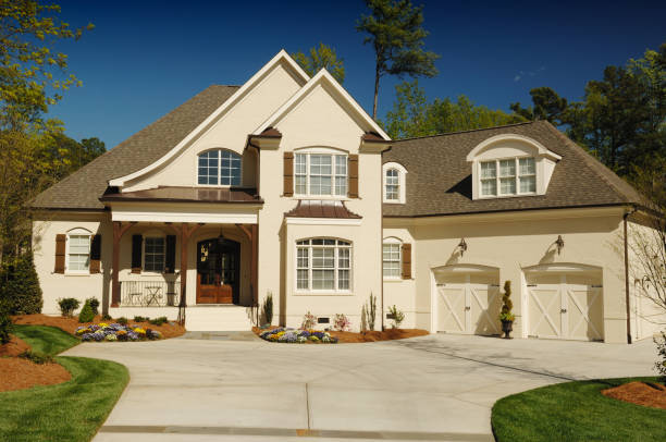 Cream-colored home with brown trim by a painting by an exterior painter in Grove City, OH.